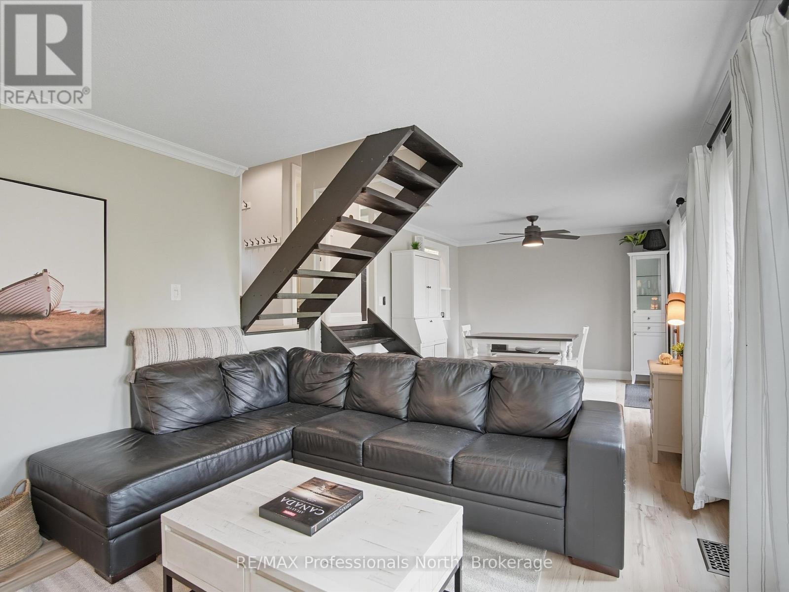 1755 Skyline Drive, Huntsville, Ontario  P1H 1A7 - Photo 4 - X12429282