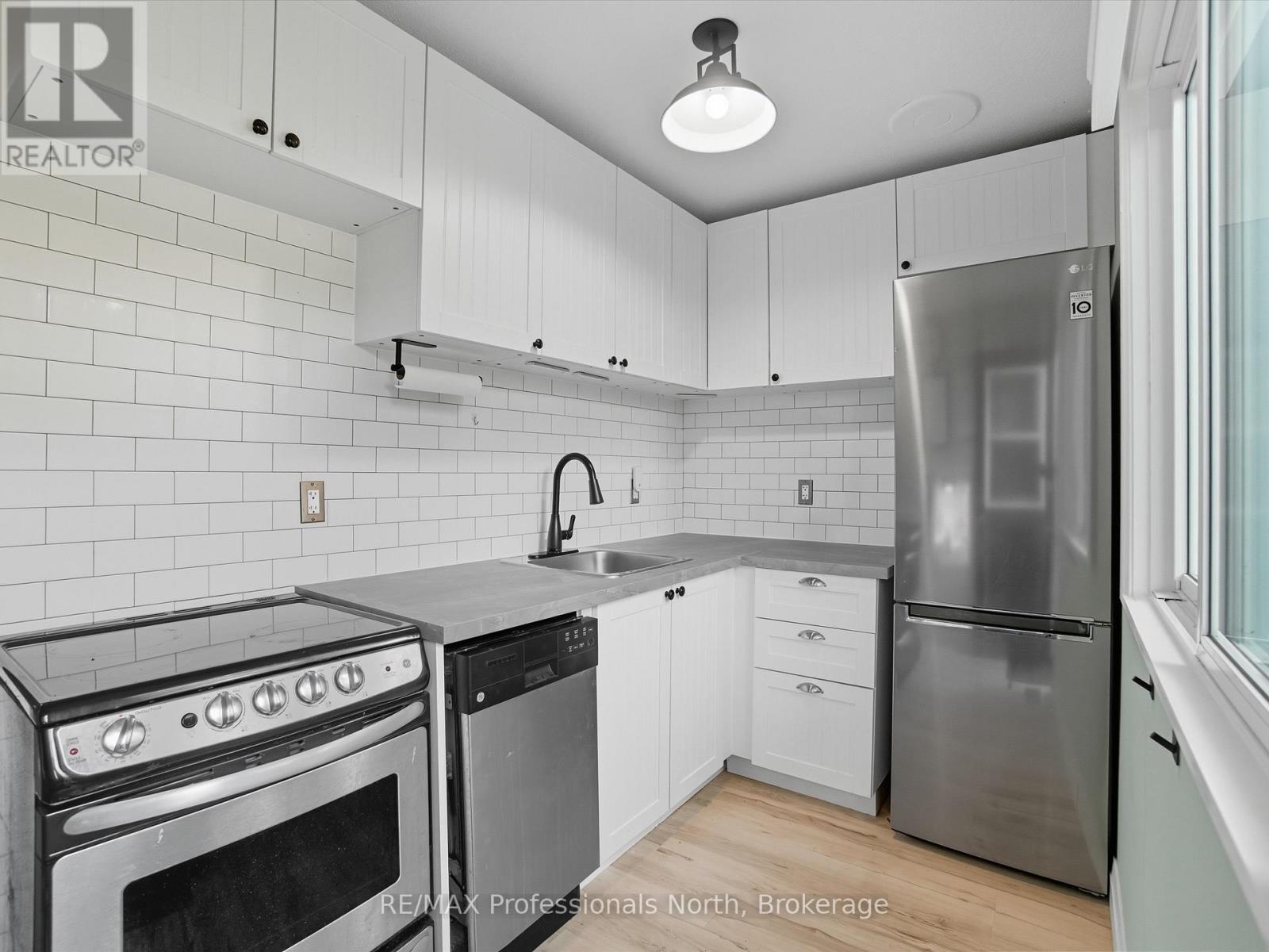 1755 Skyline Drive, Huntsville, Ontario  P1H 1A7 - Photo 6 - X12429282