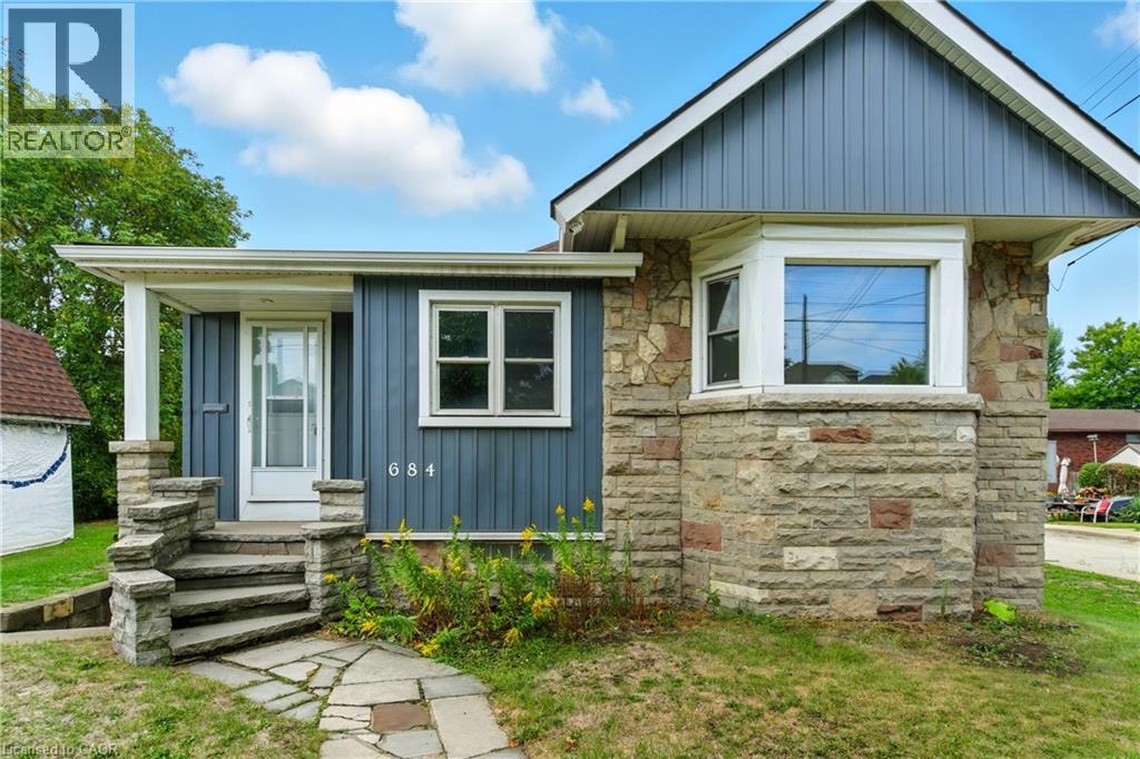 684 BEACH Boulevard, Hamilton, Ontario