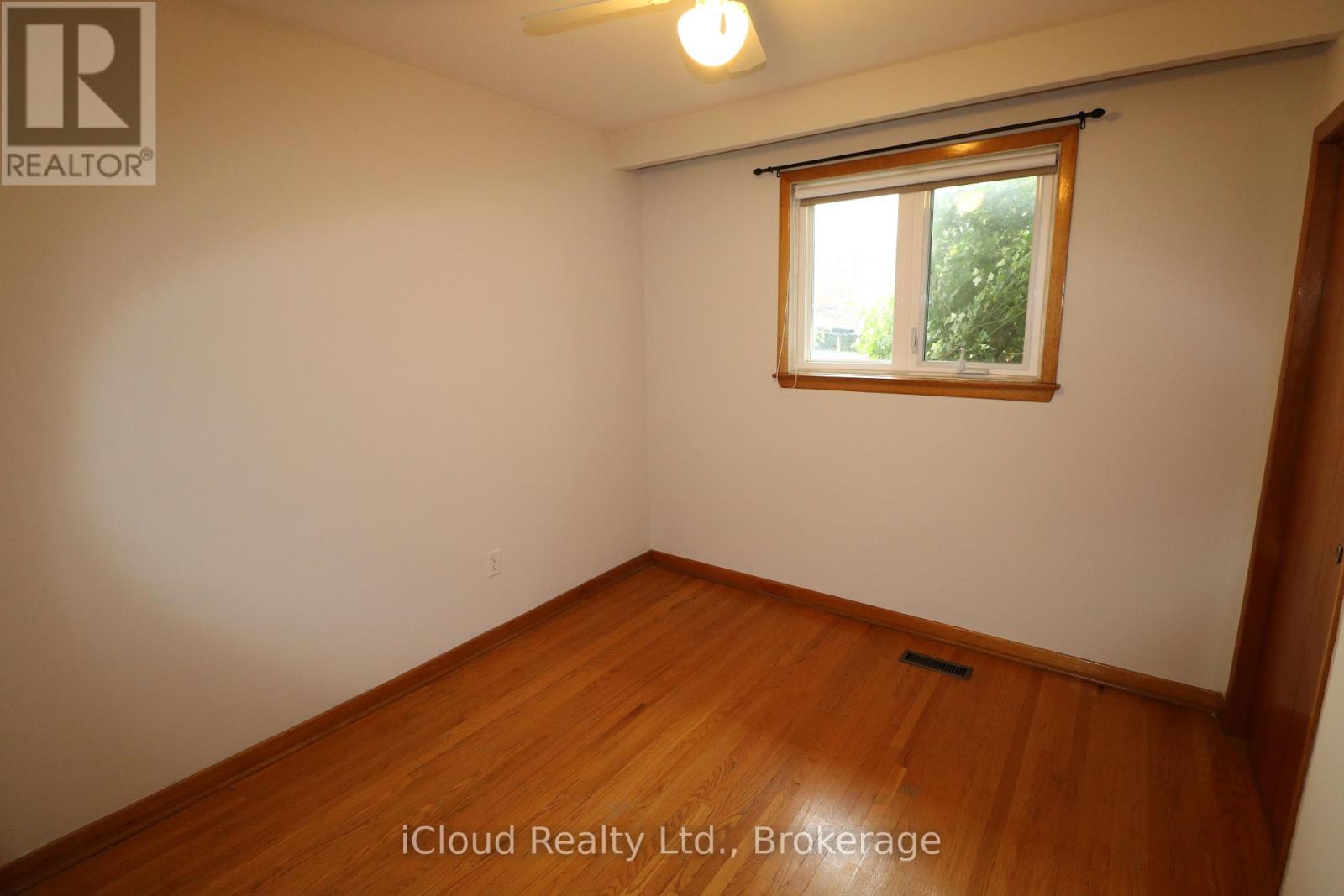 61 Rockbank Crescent, Toronto, Ontario  M9M 1L1 - Photo 14 - W12429257