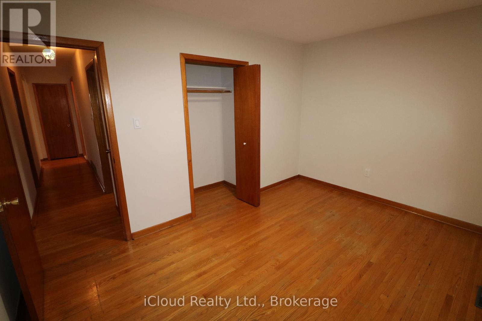 61 Rockbank Crescent, Toronto, Ontario  M9M 1L1 - Photo 17 - W12429257