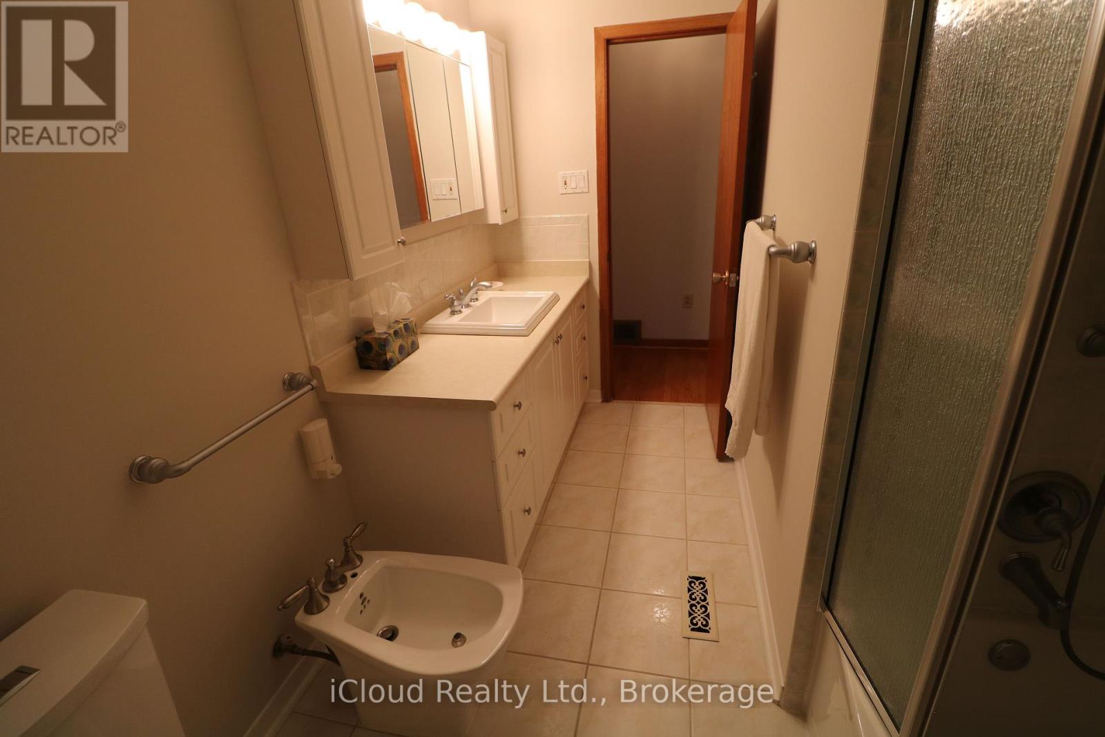 61 Rockbank Crescent, Toronto, Ontario  M9M 1L1 - Photo 19 - W12429257