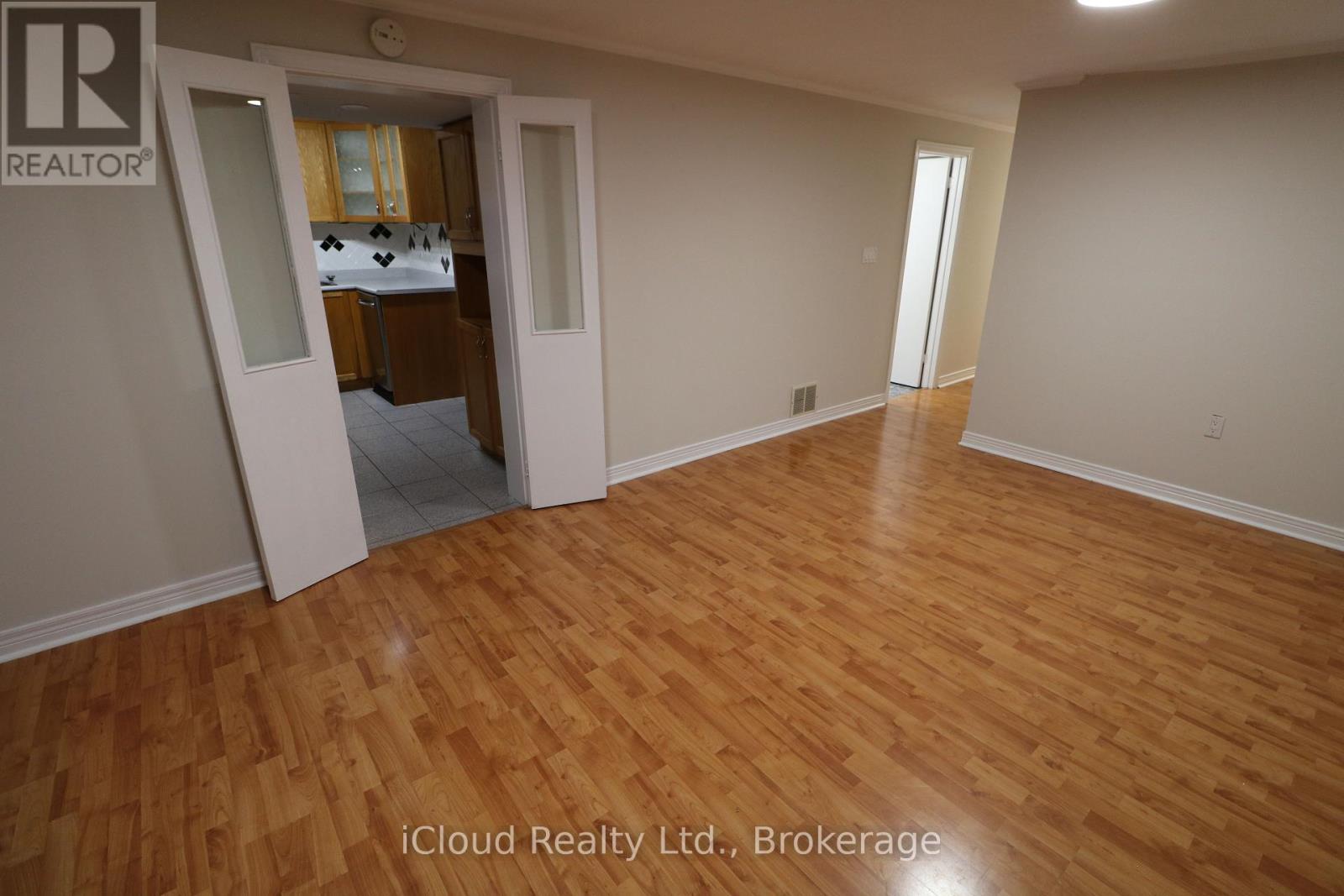 61 Rockbank Crescent, Toronto, Ontario  M9M 1L1 - Photo 27 - W12429257
