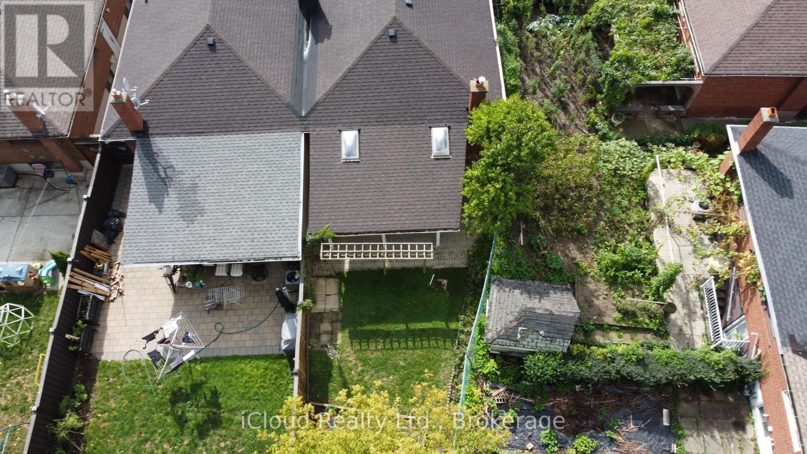 61 Rockbank Crescent, Toronto, Ontario  M9M 1L1 - Photo 40 - W12429257