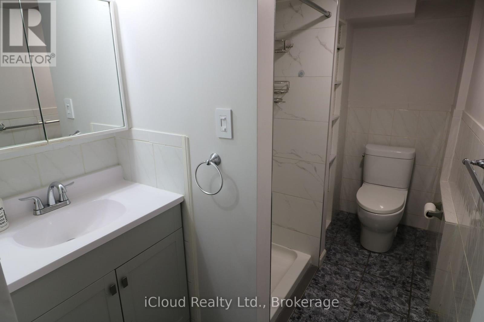 61 Rockbank Crescent, Toronto, Ontario  M9M 1L1 - Photo 29 - W12429257