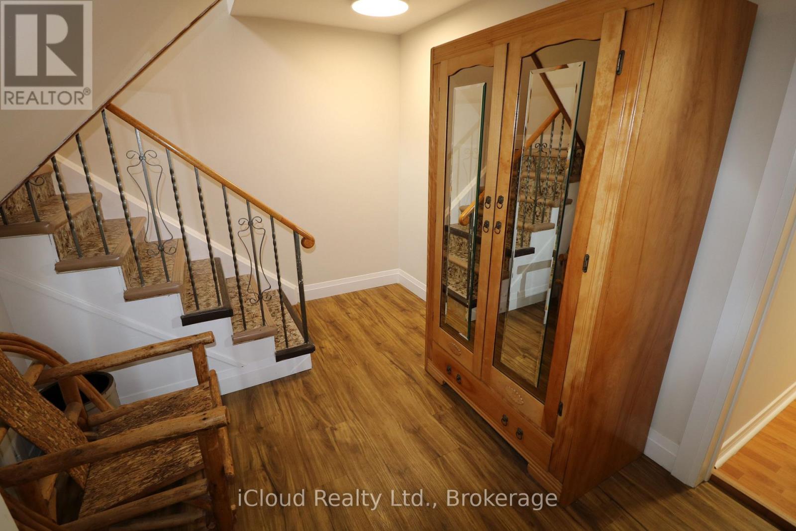 61 Rockbank Crescent, Toronto, Ontario  M9M 1L1 - Photo 21 - W12429257