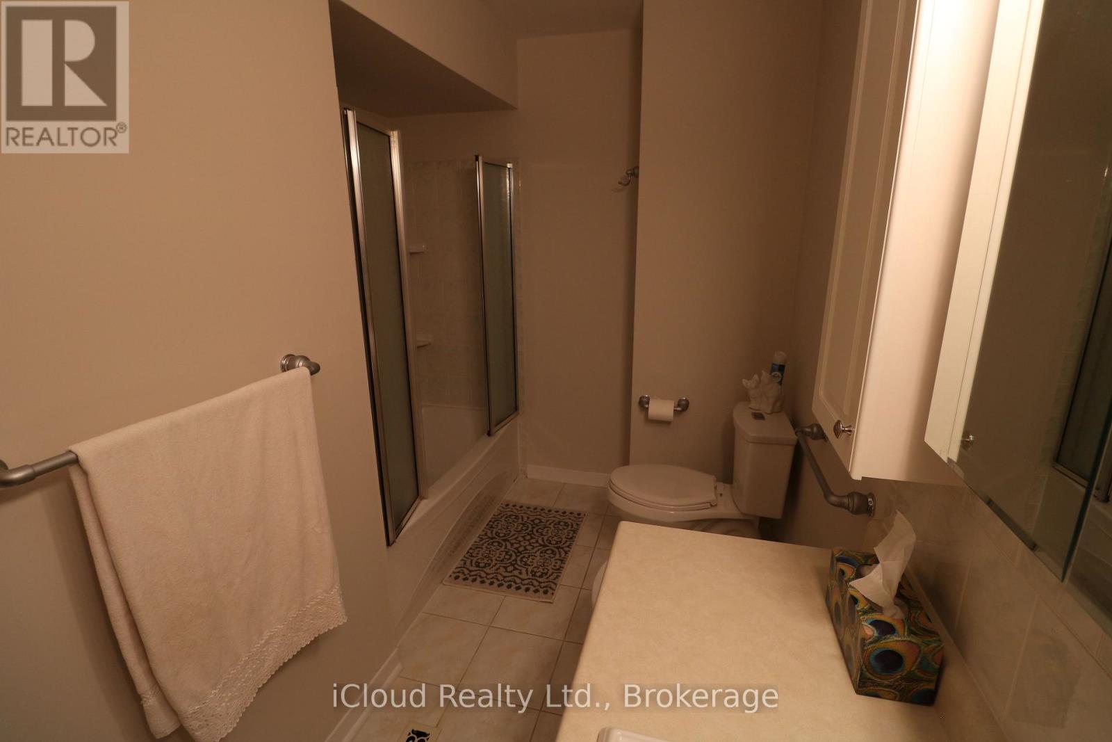 61 Rockbank Crescent, Toronto, Ontario  M9M 1L1 - Photo 18 - W12429257