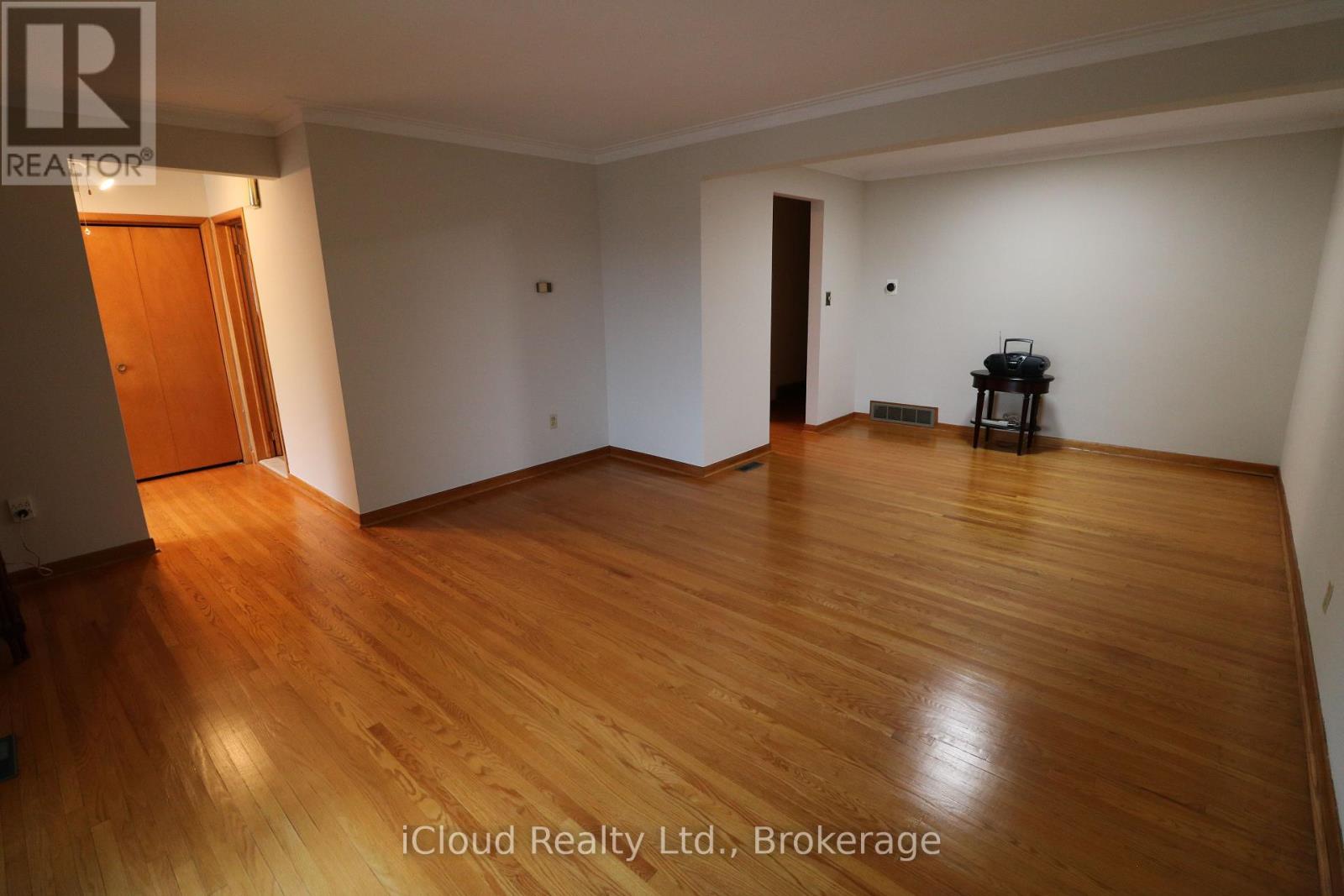 61 Rockbank Crescent, Toronto, Ontario  M9M 1L1 - Photo 8 - W12429257