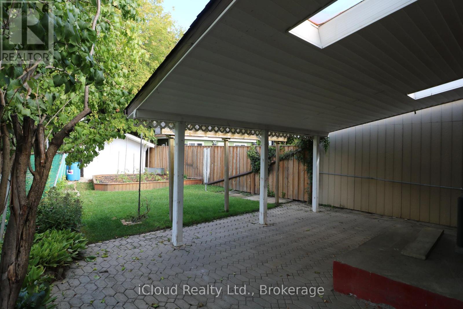 61 Rockbank Crescent, Toronto, Ontario  M9M 1L1 - Photo 38 - W12429257
