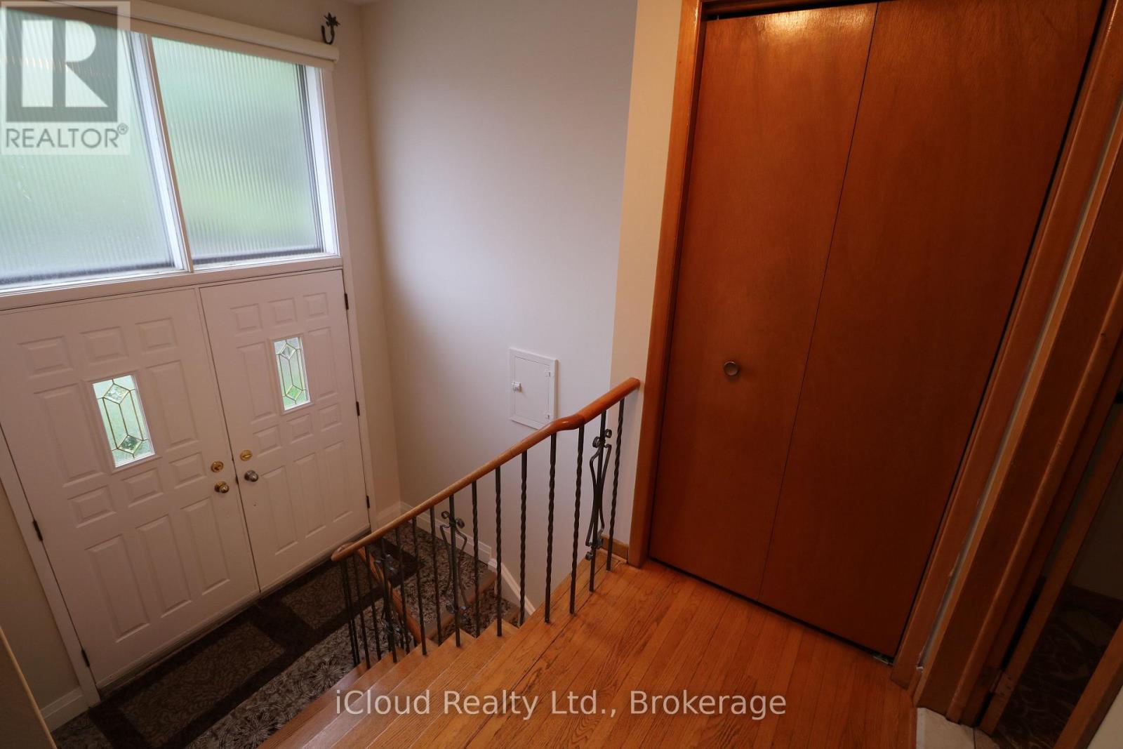 61 Rockbank Crescent, Toronto, Ontario  M9M 1L1 - Photo 4 - W12429257