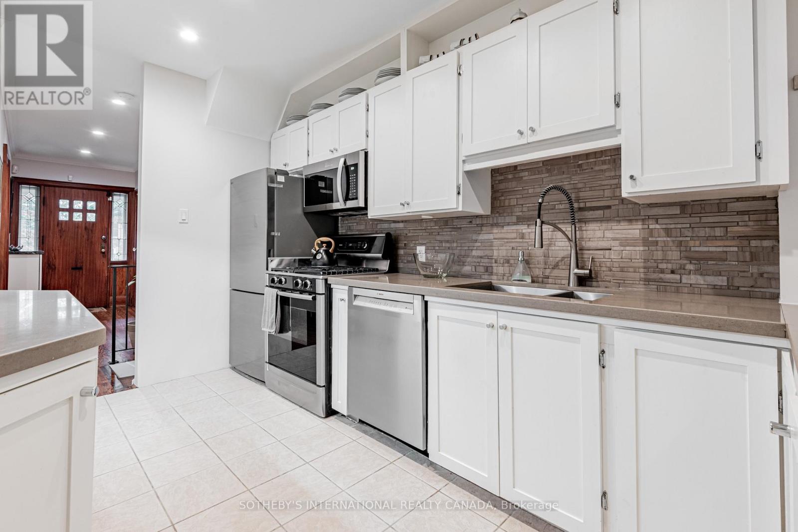 421 St Clair Avenue E, Toronto, Ontario  M4T 1P6 - Photo 17 - C12428629