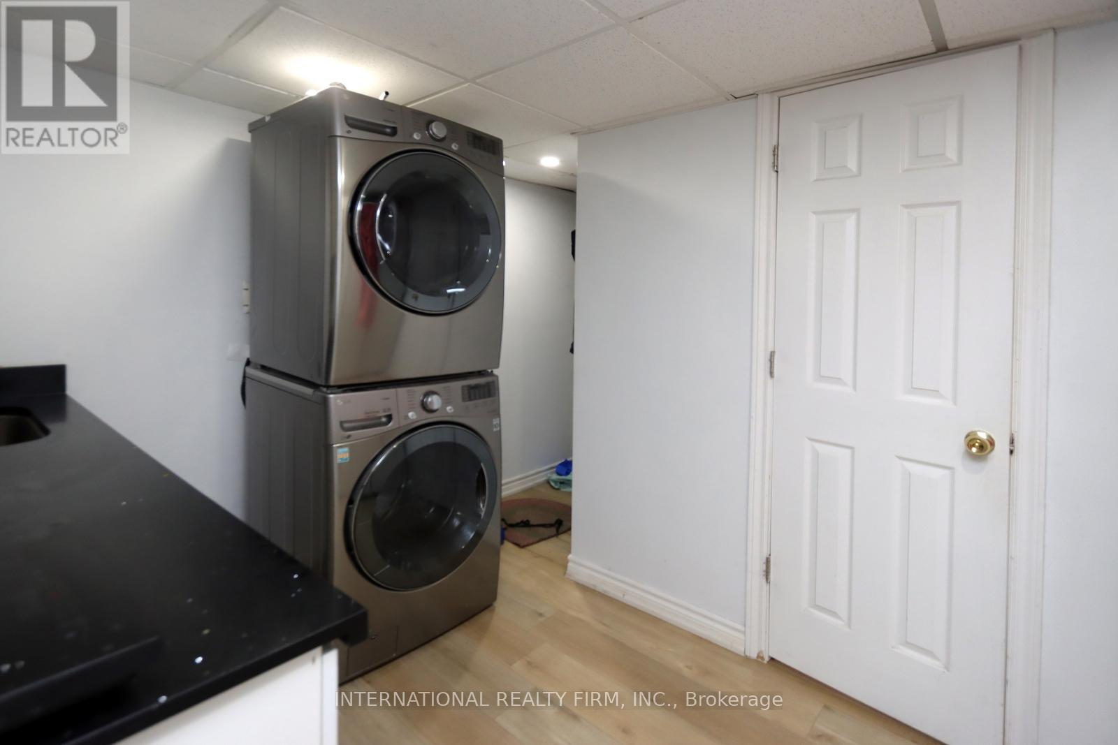 3352 Queen Frederica Drive, Mississauga, Ontario  L4Y 3B2 - Photo 12 - W12286272