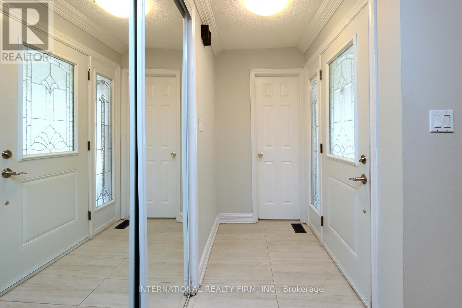 3352 Queen Frederica Drive, Mississauga, Ontario  L4Y 3B2 - Photo 3 - W12286272
