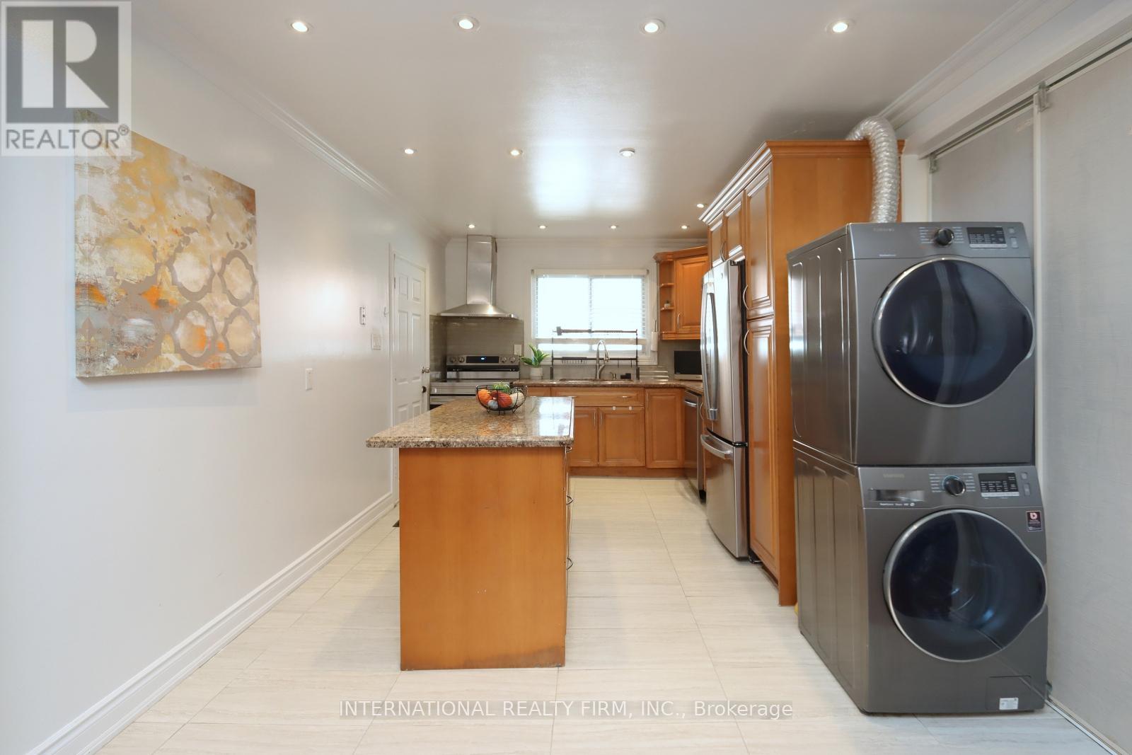 3352 Queen Frederica Drive, Mississauga, Ontario  L4Y 3B2 - Photo 5 - W12286272
