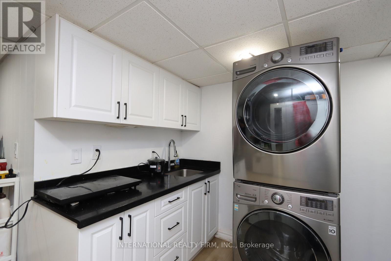 3352 Queen Frederica Drive, Mississauga, Ontario  L4Y 3B2 - Photo 11 - W12286272