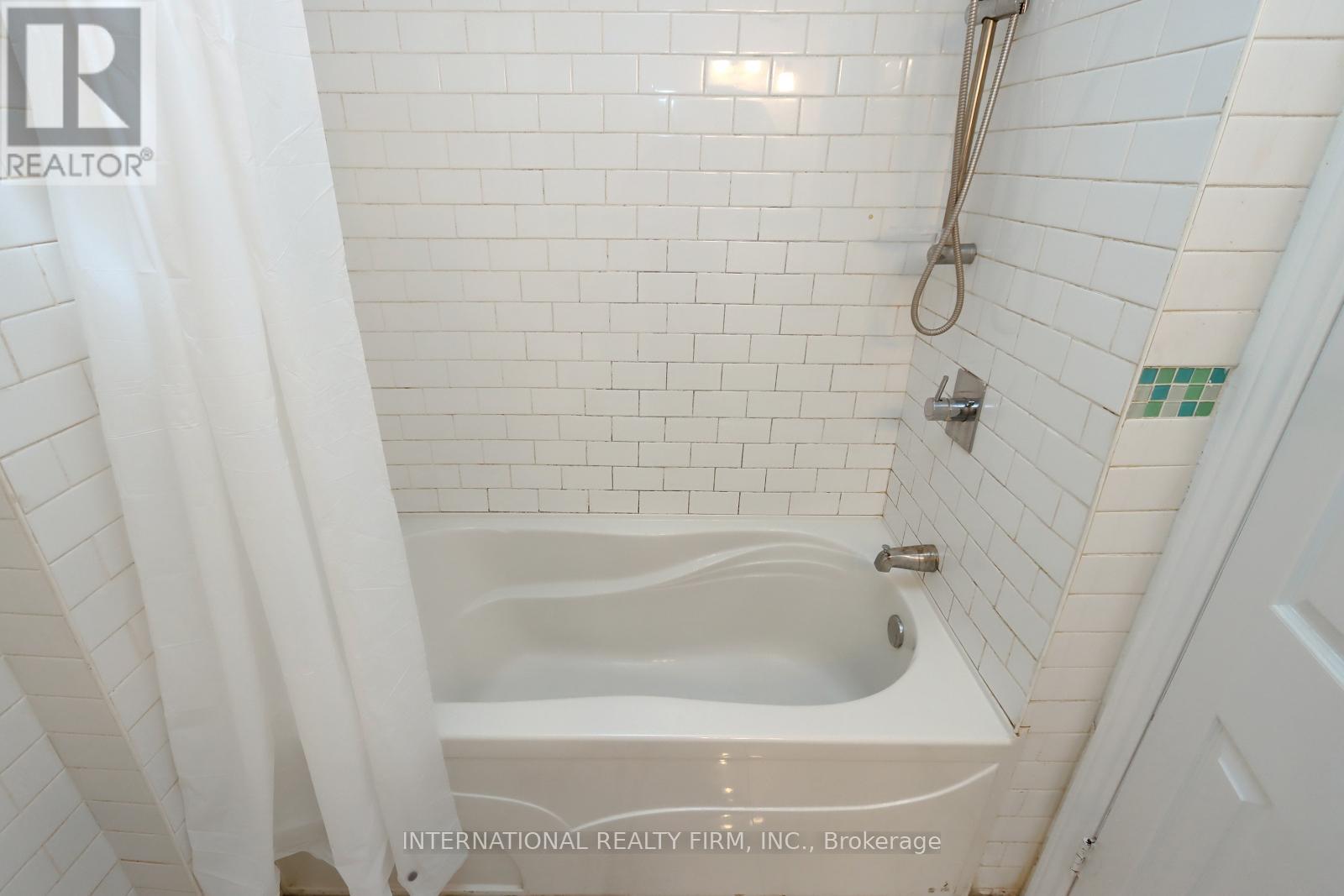 3352 Queen Frederica Drive, Mississauga, Ontario  L4Y 3B2 - Photo 7 - W12286272