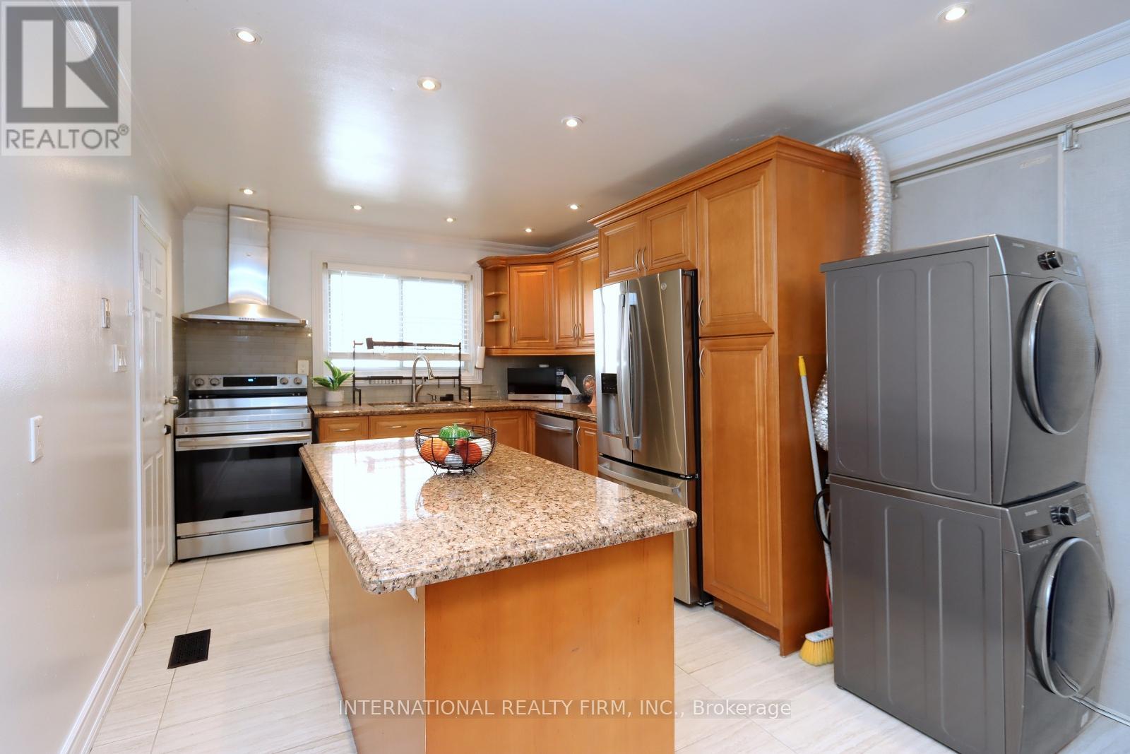 3352 Queen Frederica Drive, Mississauga, Ontario  L4Y 3B2 - Photo 4 - W12286272
