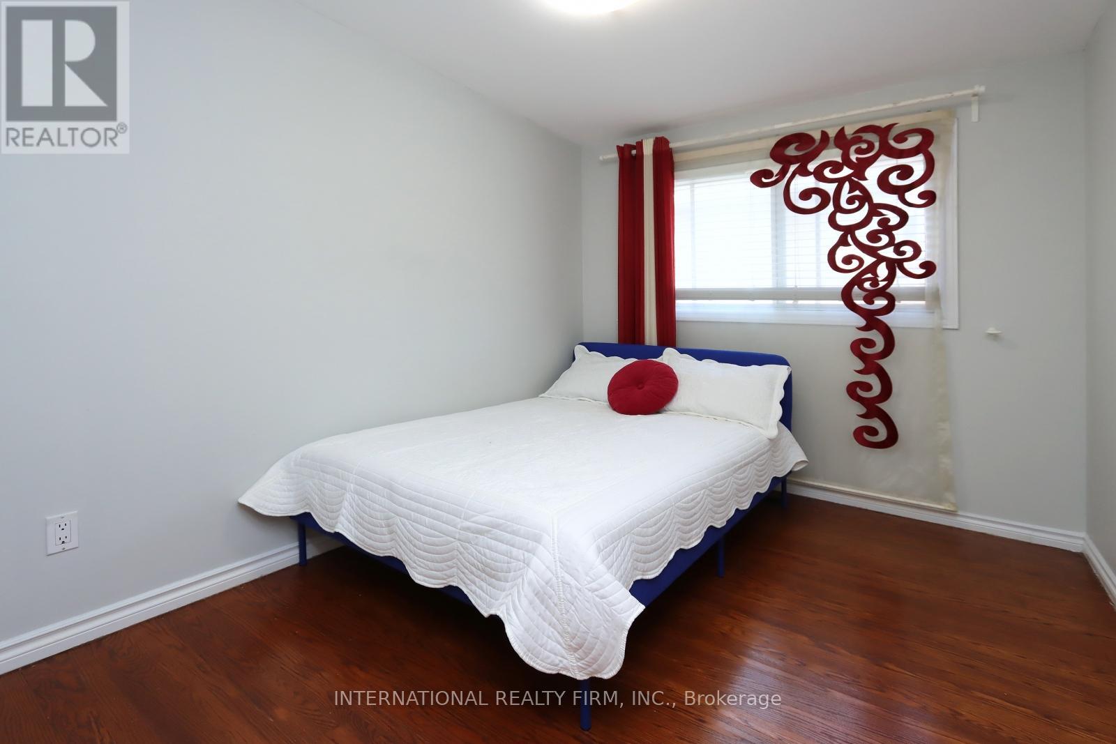 3352 Queen Frederica Drive, Mississauga, Ontario  L4Y 3B2 - Photo 6 - W12286272