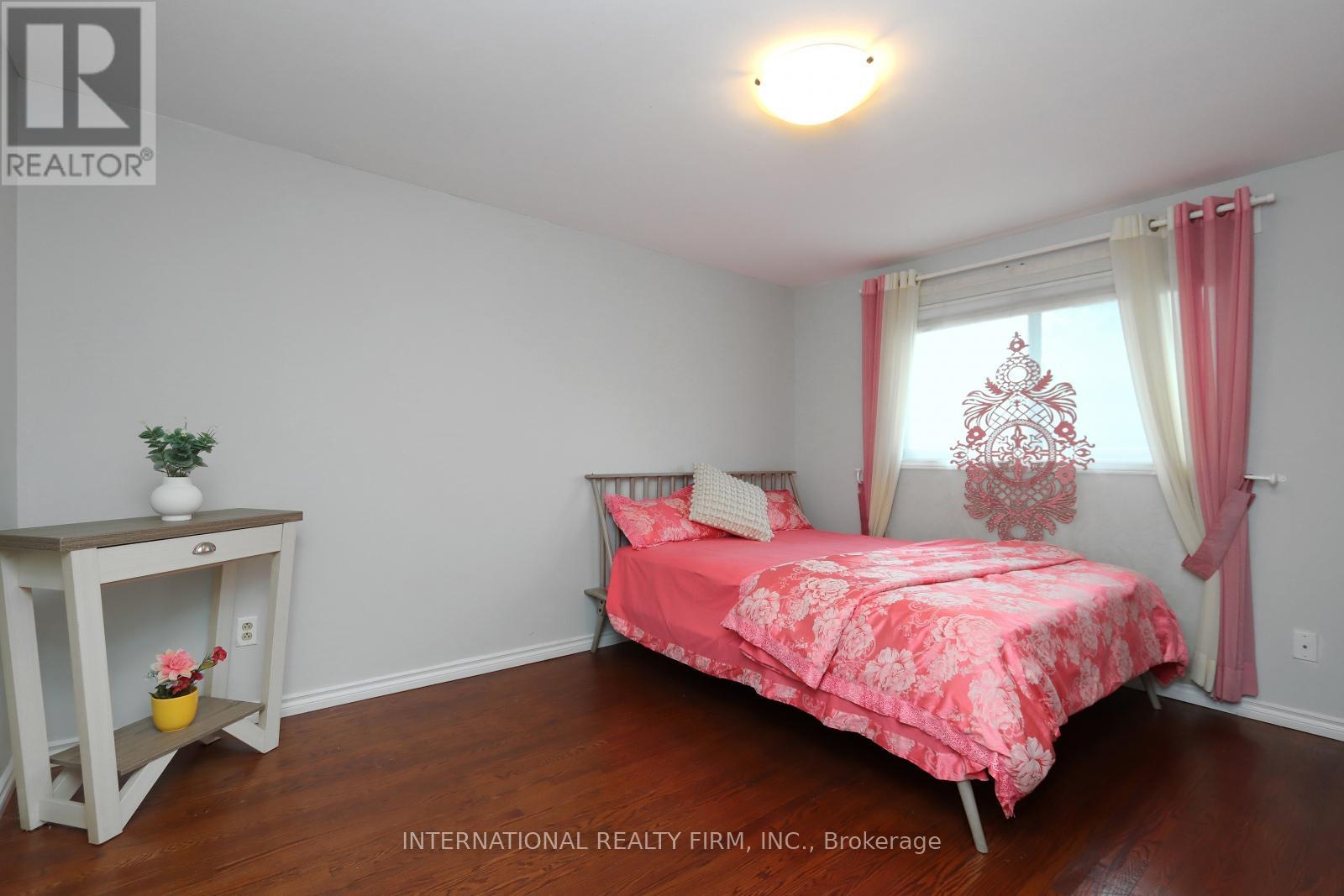 3352 Queen Frederica Drive, Mississauga, Ontario  L4Y 3B2 - Photo 8 - W12286272