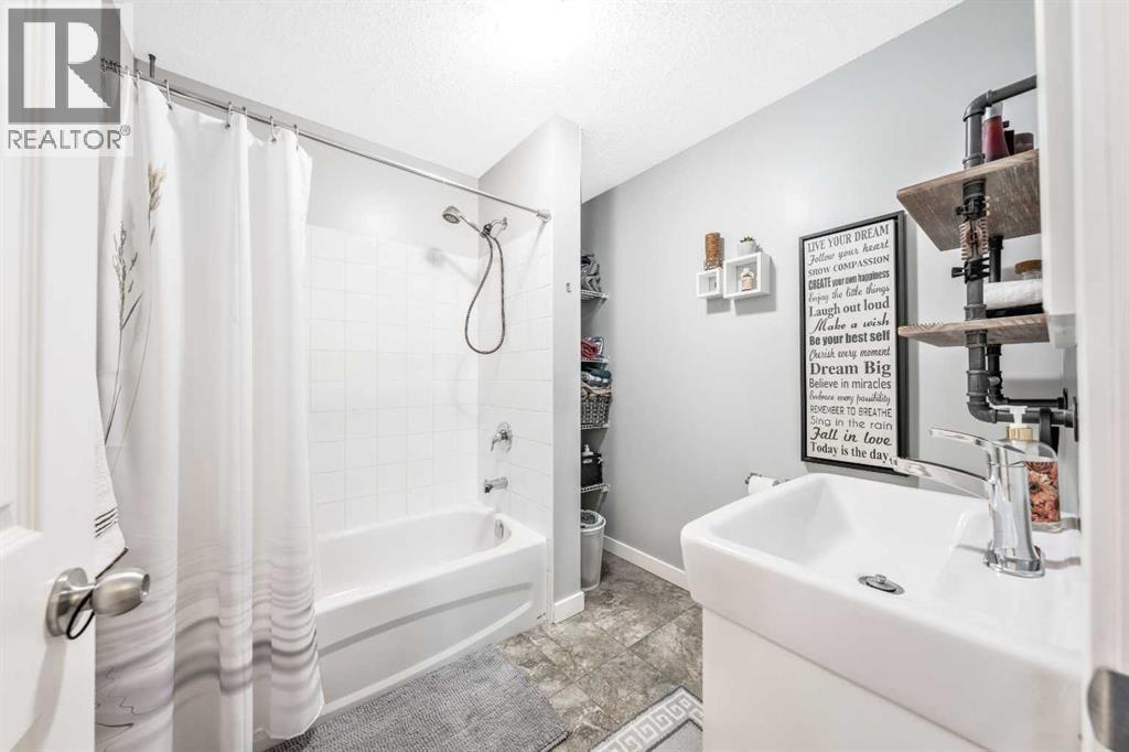 232 Whitlock Place Ne, Calgary, Alberta  T1Y 4S6 - Photo 5 - A2258996