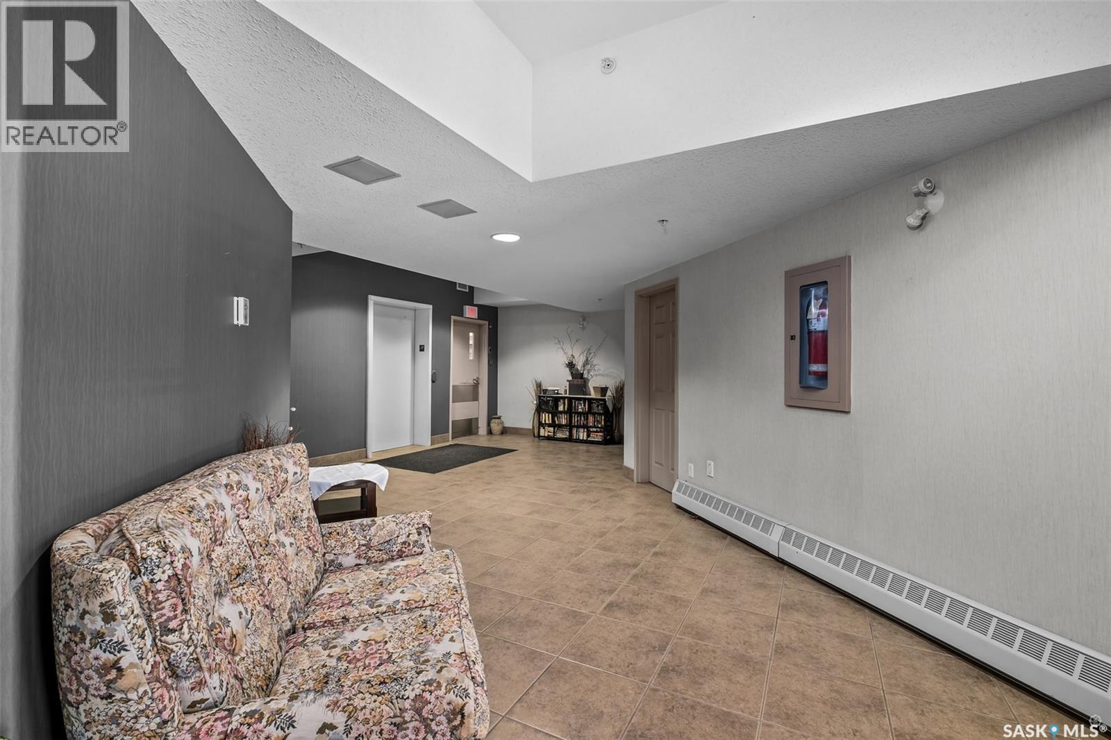 105 586 River Street E, Prince Albert, Saskatchewan  S6V 0A6 - Photo 3 - SK019483