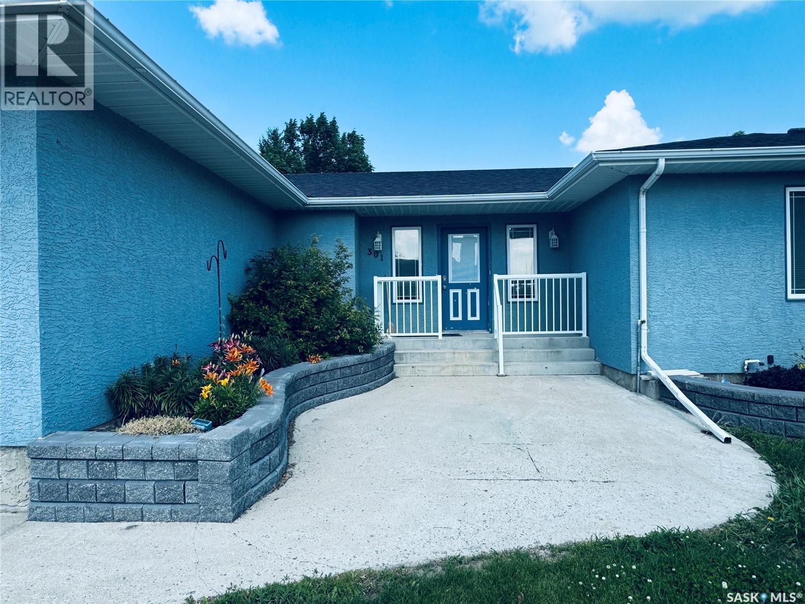 301 Turnbull Avenue W, Biggar, Saskatchewan  S0K 0M0 - Photo 3 - SK019171