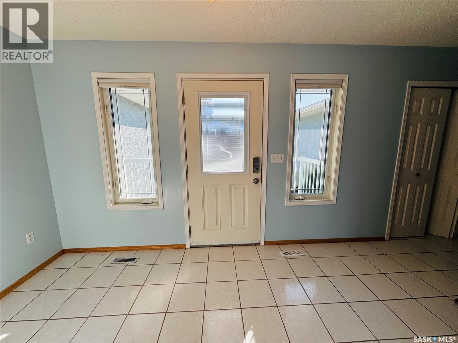 301 Turnbull Avenue W, Biggar, Saskatchewan  S0K 0M0 - Photo 4 - SK019171