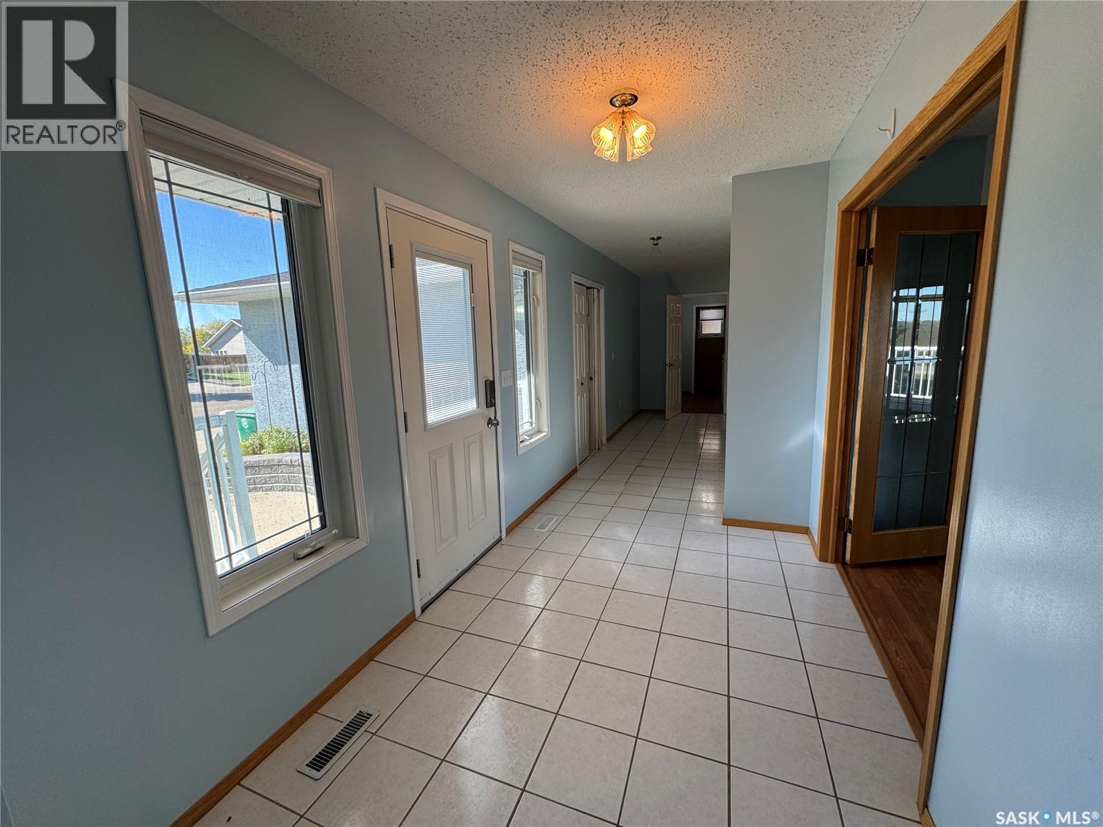 301 Turnbull Avenue W, Biggar, Saskatchewan  S0K 0M0 - Photo 5 - SK019171
