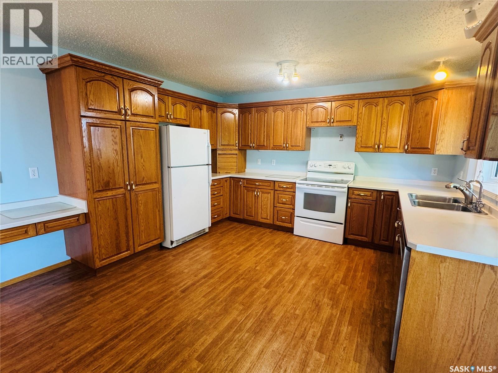 301 Turnbull Avenue W, Biggar, Saskatchewan  S0K 0M0 - Photo 8 - SK019171