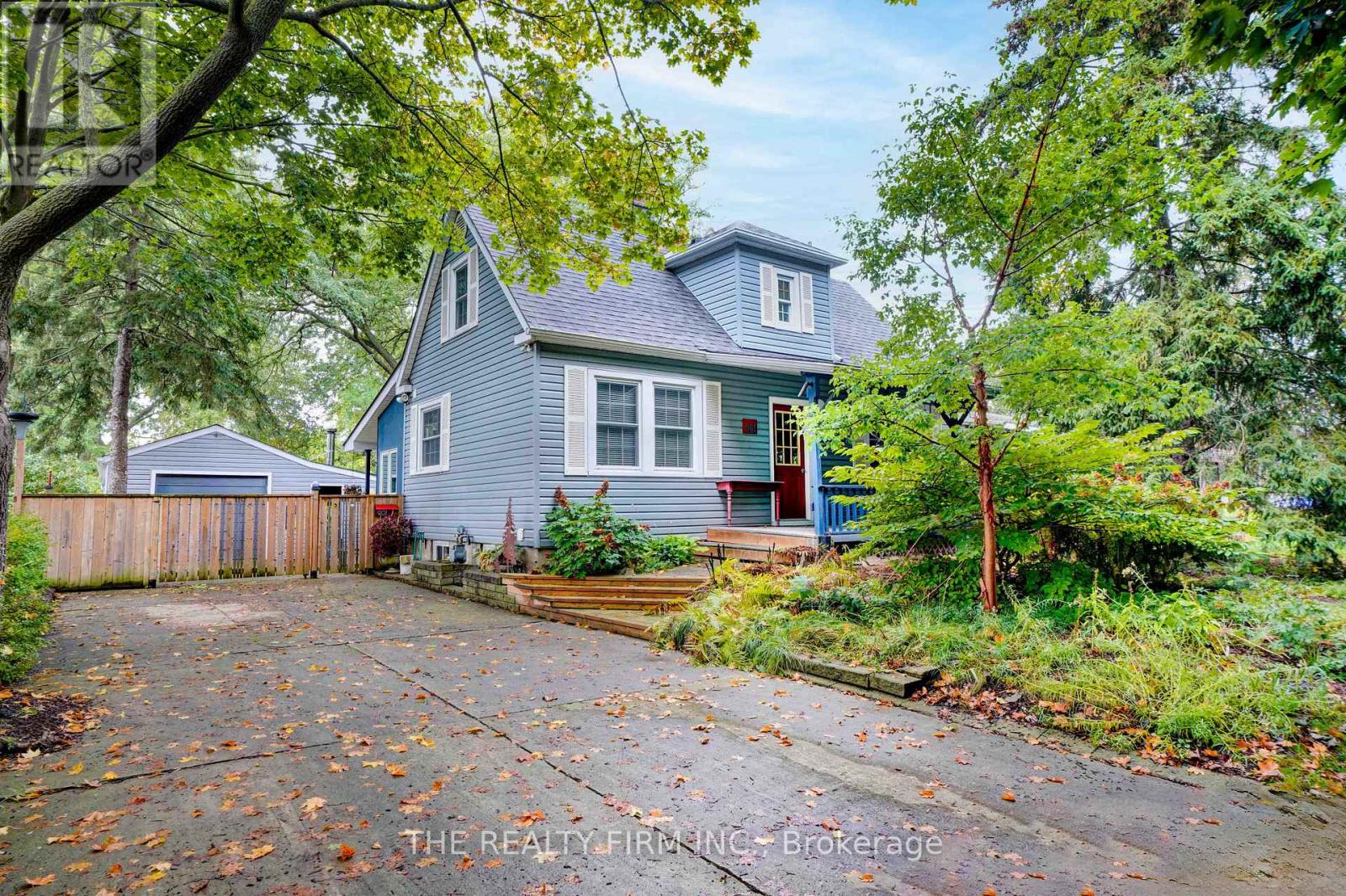 901 WILLOW DRIVE, London South, Ontario
