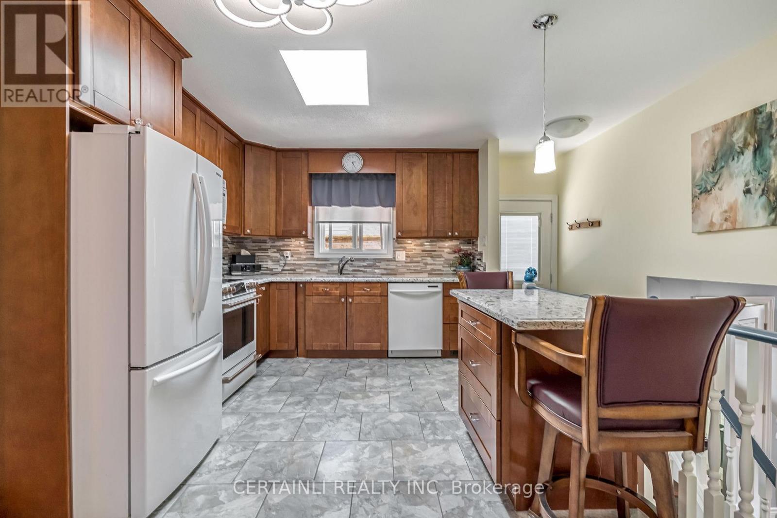 670 Chiddington Avenue, London South, Ontario  N6C 2W7 - Photo 14 - X12428355