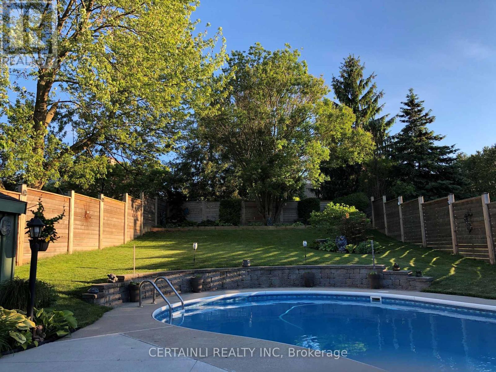 670 Chiddington Avenue, London South, Ontario  N6C 2W7 - Photo 7 - X12428355
