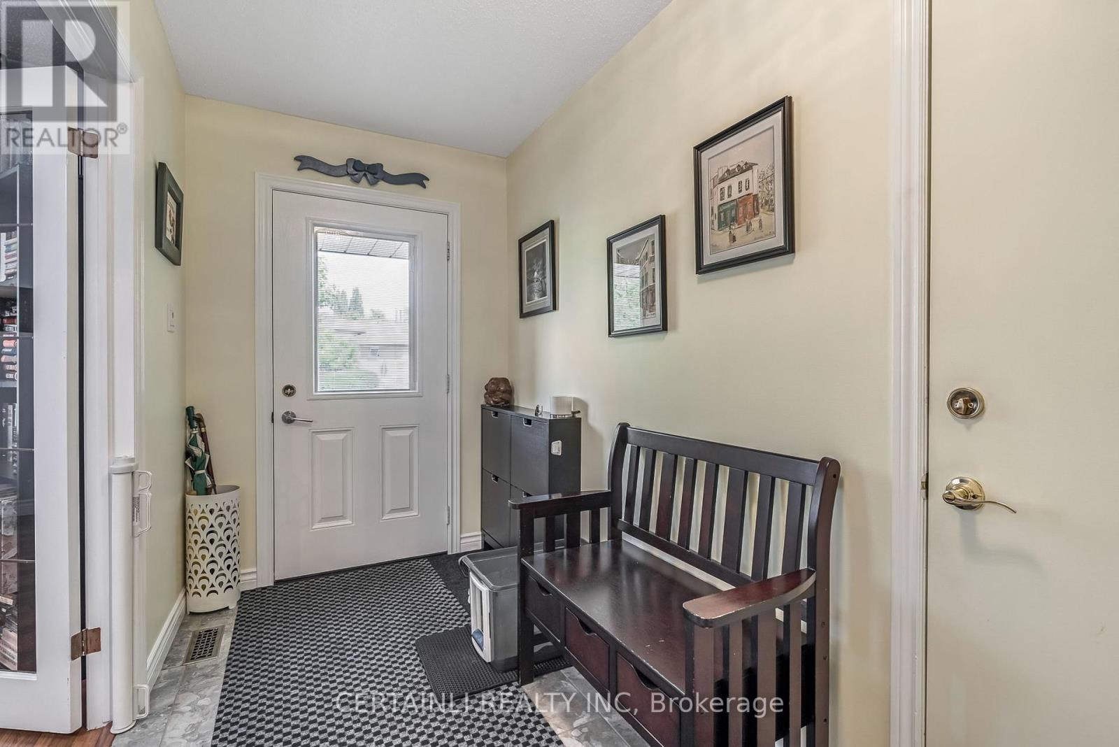 670 Chiddington Avenue, London South, Ontario  N6C 2W7 - Photo 9 - X12428355