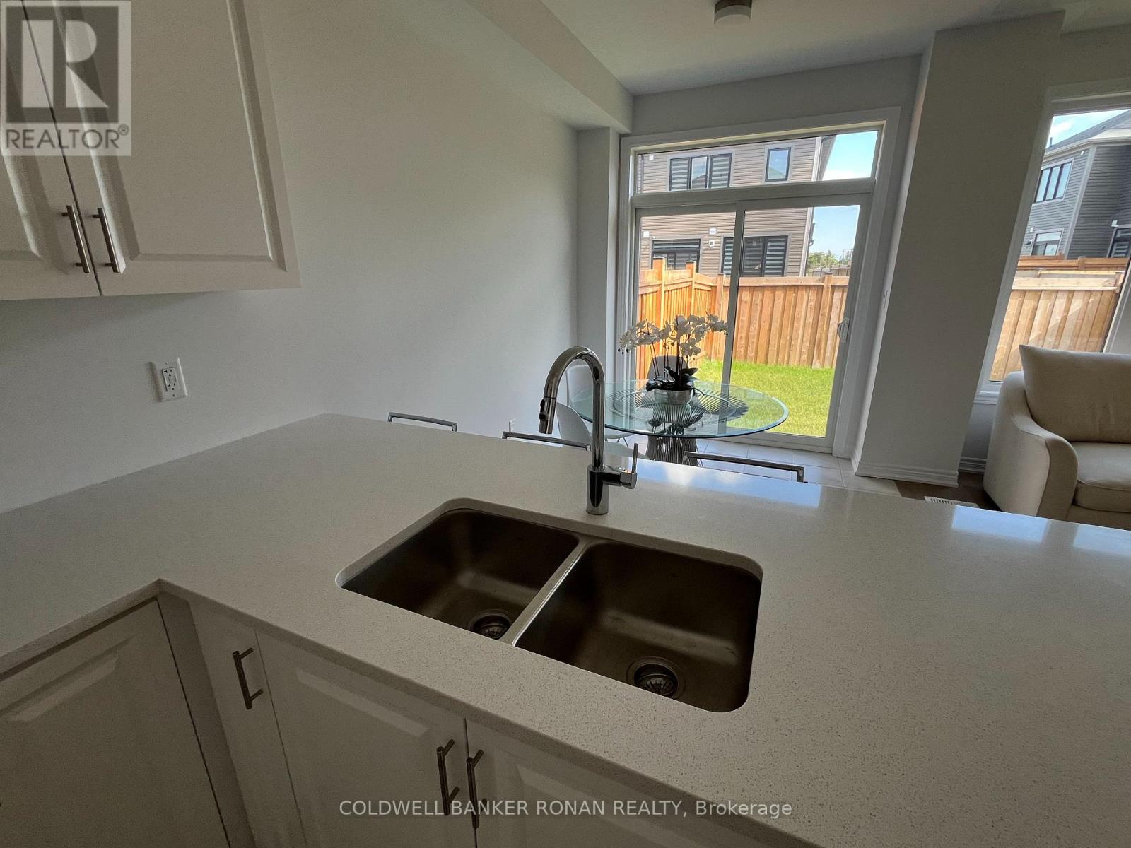 29 Milady Crescent, Barrie, Ontario  L9J 0X3 - Photo 12 - S12426882