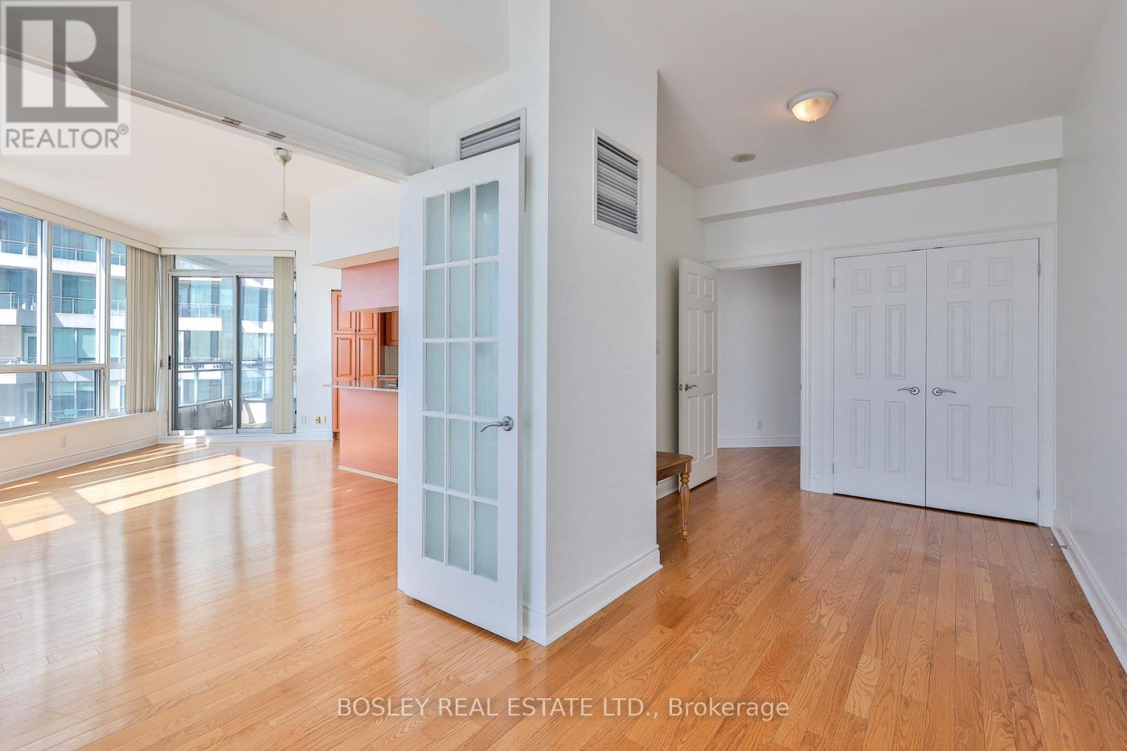2508 - 228 Queens Quay W, Toronto, Ontario  M5J 2X1 - Photo 4 - C12429299