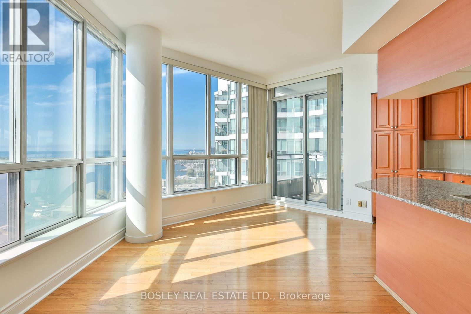 2508 - 228 Queens Quay W, Toronto, Ontario  M5J 2X1 - Photo 7 - C12429299