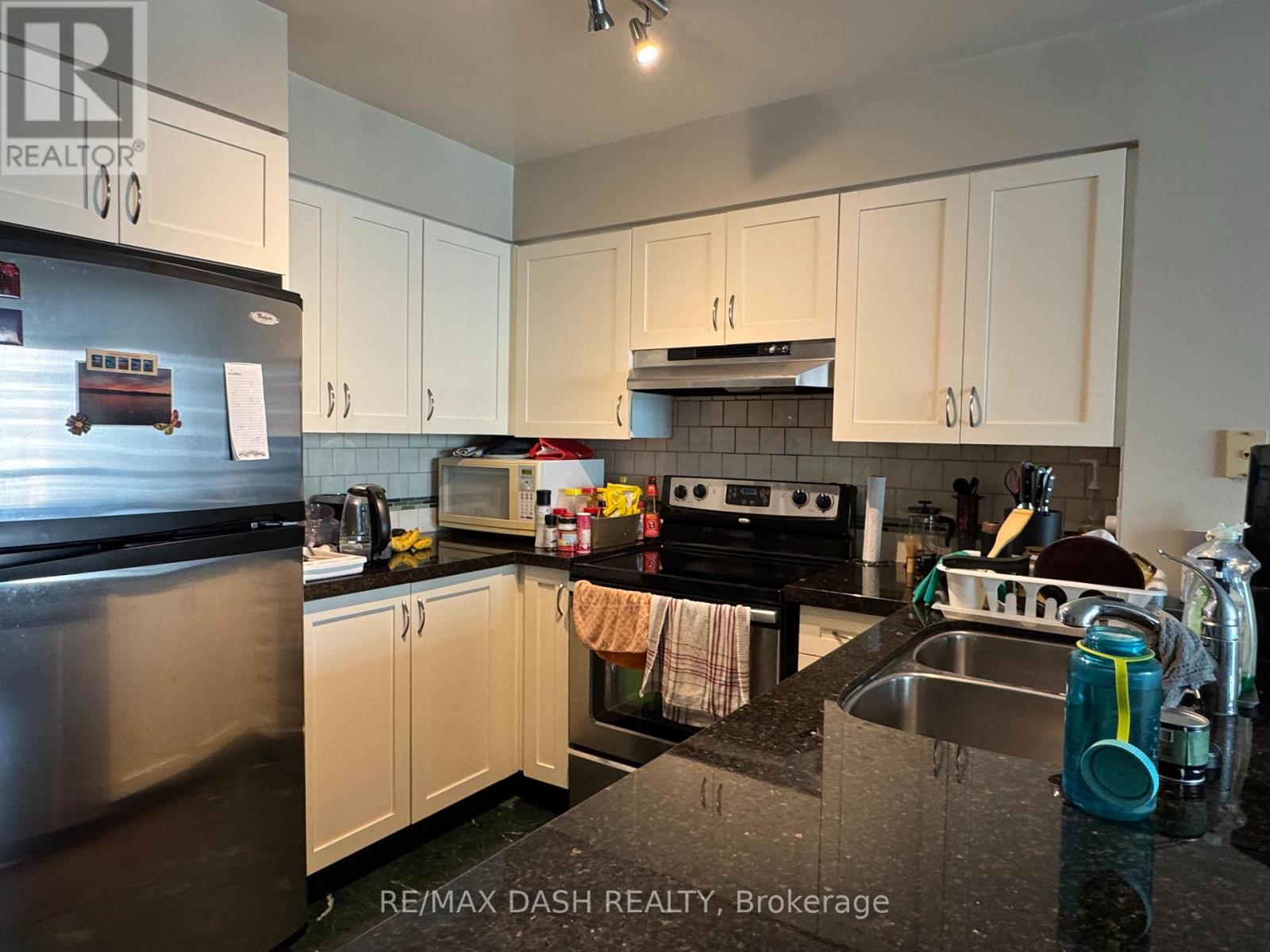 1709 - 750 Bay Street, Toronto, Ontario  M5G 1N6 - Photo 3 - C12429317