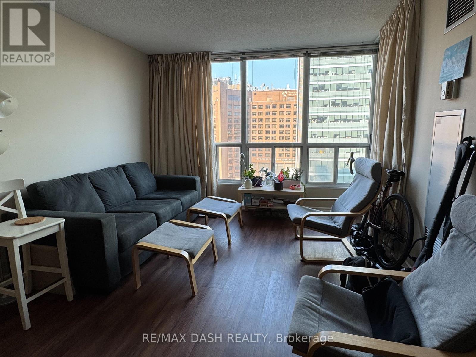 1709 - 750 Bay Street, Toronto, Ontario  M5G 1N6 - Photo 4 - C12429317