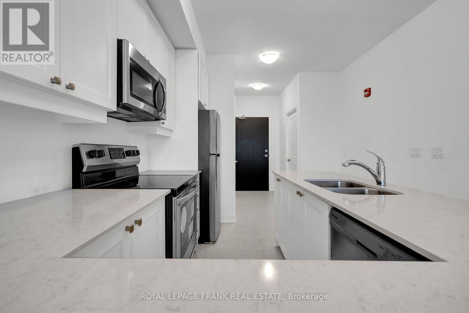 318 - 50 Lakebreeze Drive, Clarington, Ontario  L1B 0V9 - Photo 10 - E12429448
