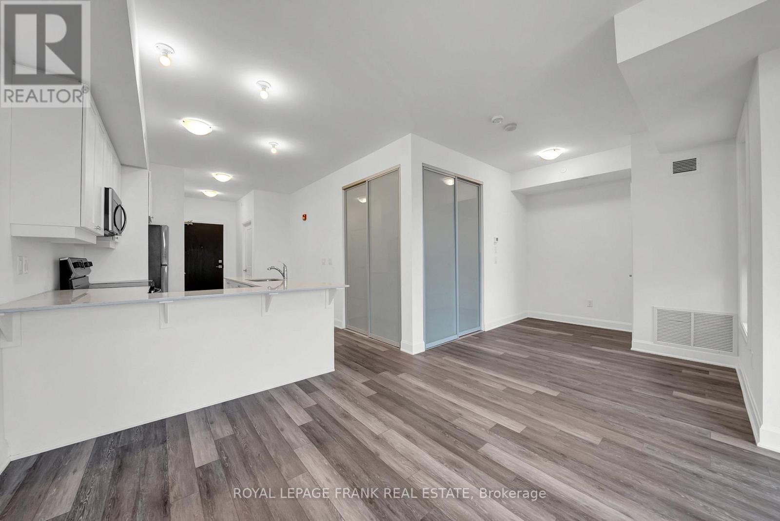 318 - 50 Lakebreeze Drive, Clarington, Ontario  L1B 0V9 - Photo 11 - E12429448