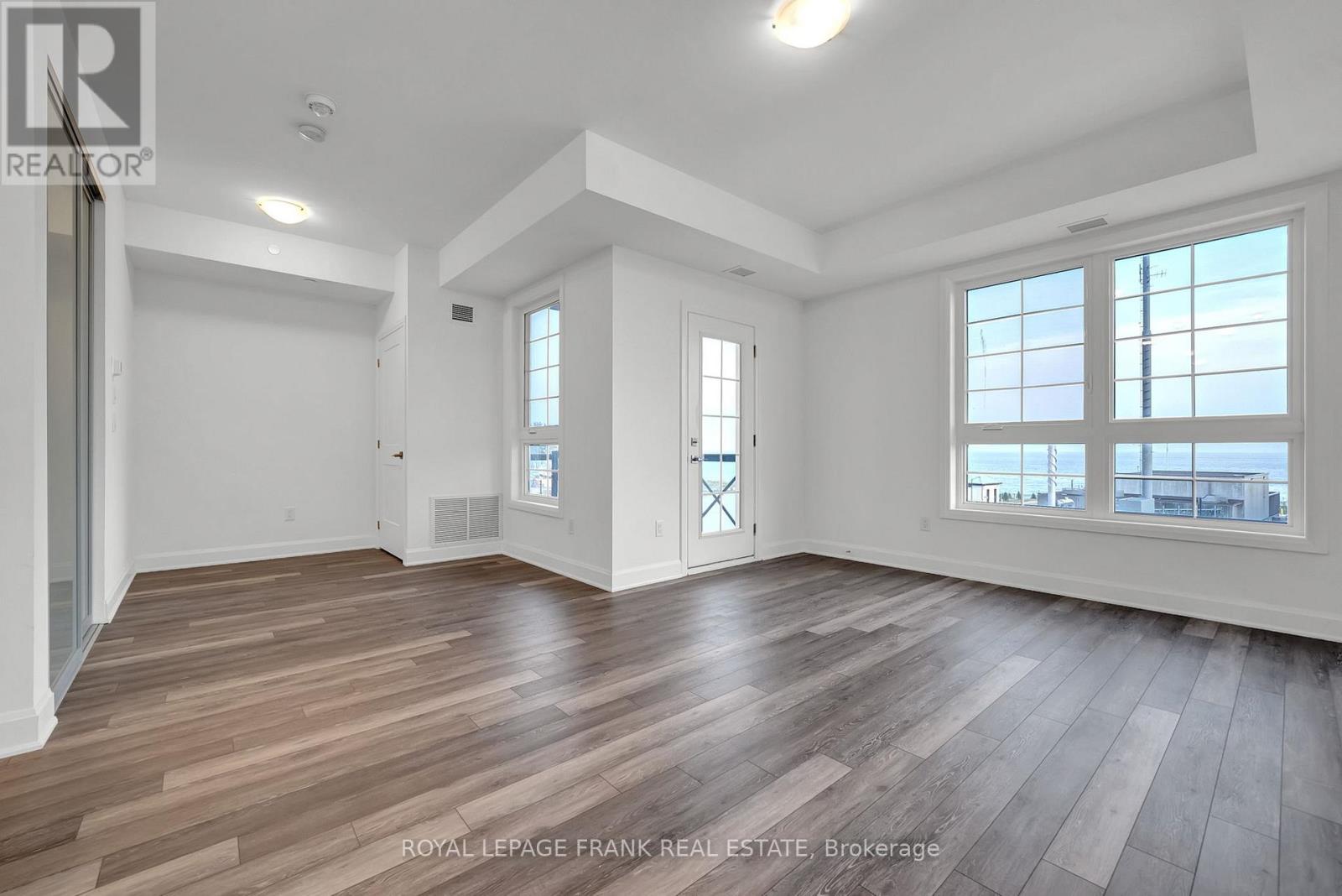 318 - 50 Lakebreeze Drive, Clarington, Ontario  L1B 0V9 - Photo 13 - E12429448