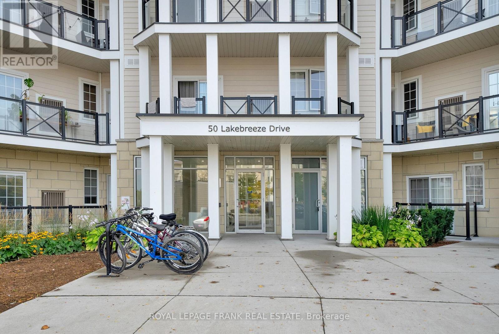 318 - 50 Lakebreeze Drive, Clarington, Ontario  L1B 0V9 - Photo 2 - E12429448