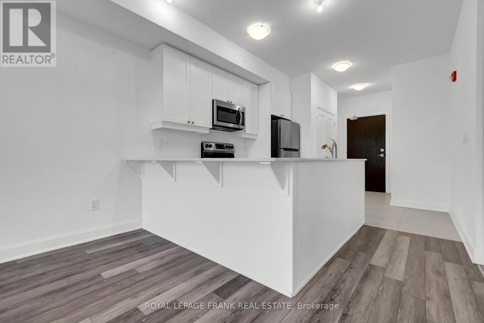318 - 50 Lakebreeze Drive, Clarington, Ontario  L1B 0V9 - Photo 9 - E12429448