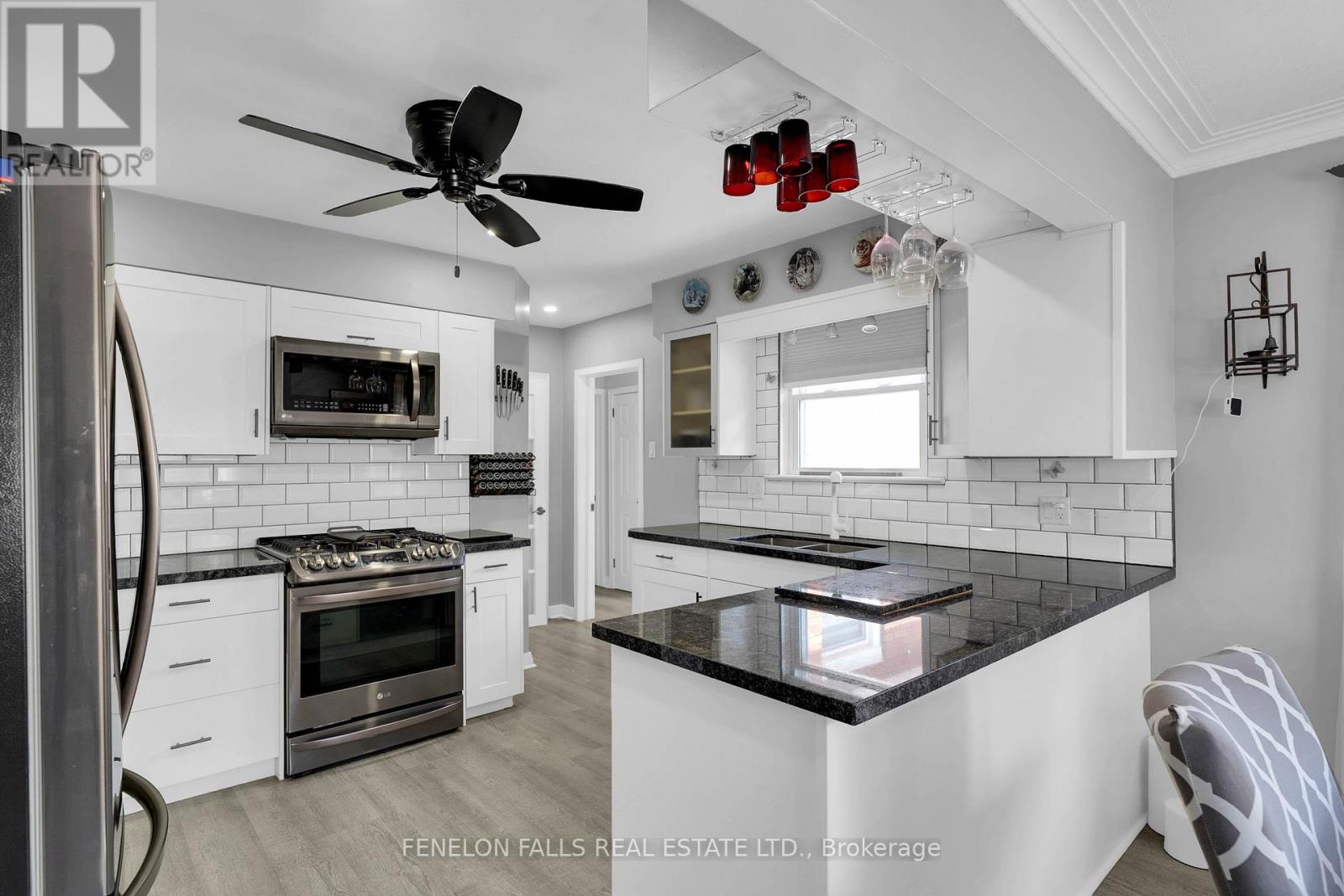 63 The Queensway N, Georgina (Keswick North), Ontario  L4P 0L2 - Photo 10 - N12429365