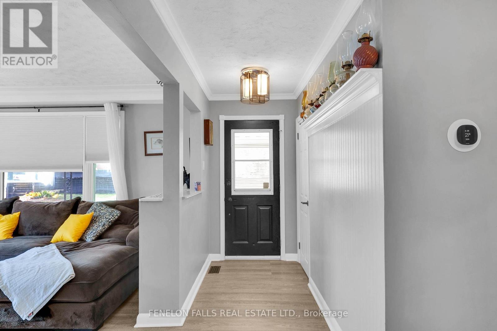 63 The Queensway N, Georgina (Keswick North), Ontario  L4P 0L2 - Photo 4 - N12429365