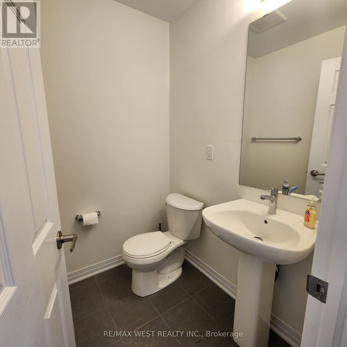 5 Pogie Drive, Welland, Ontario  L3B 0P2 - Photo 11 - X12409805