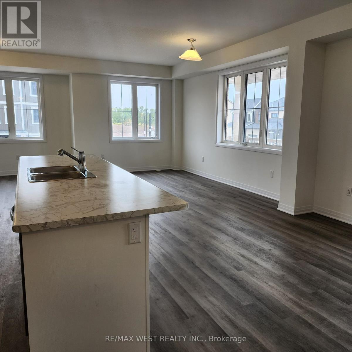 5 Pogie Drive, Welland, Ontario  L3B 0P2 - Photo 13 - X12409805