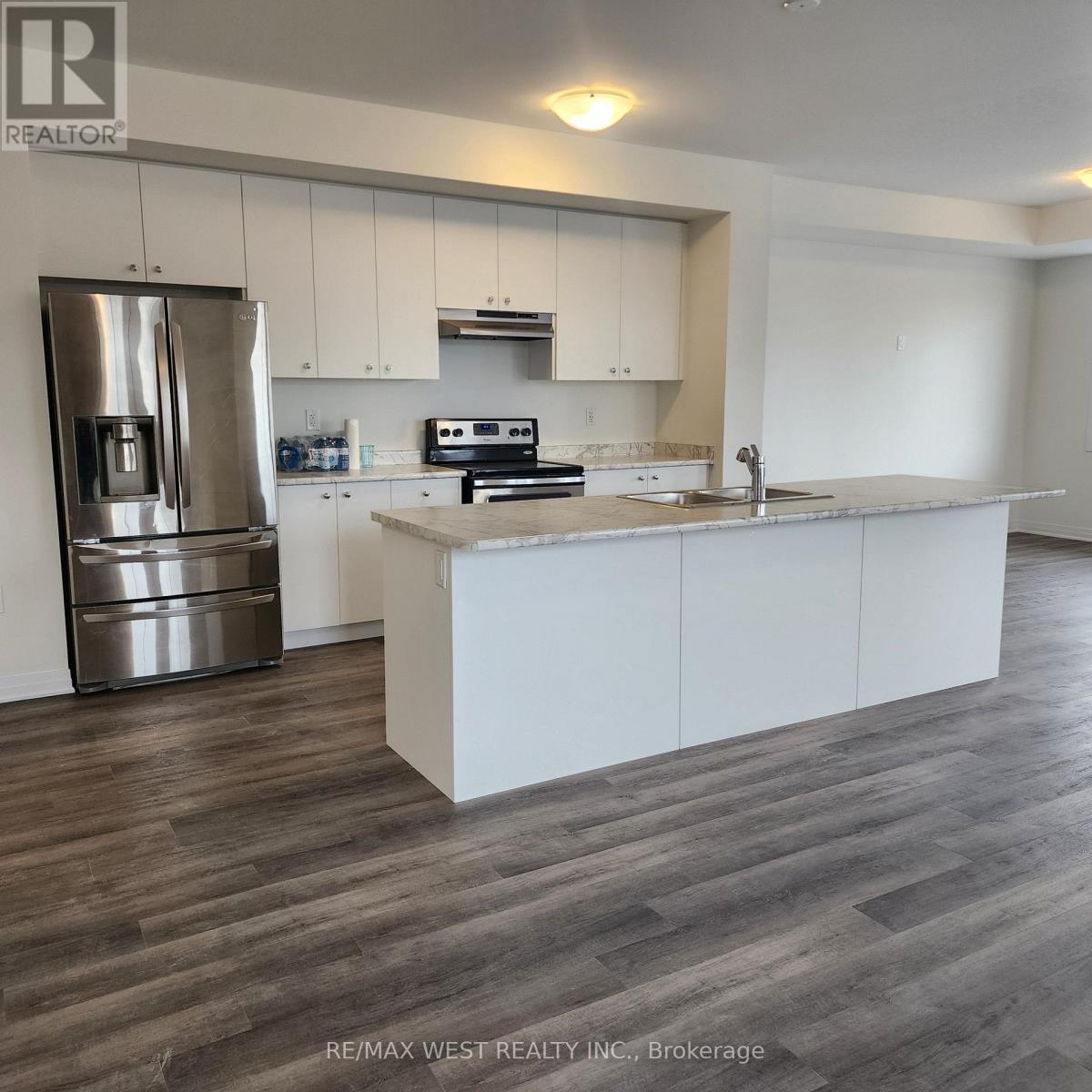 5 Pogie Drive, Welland, Ontario  L3B 0P2 - Photo 15 - X12409805