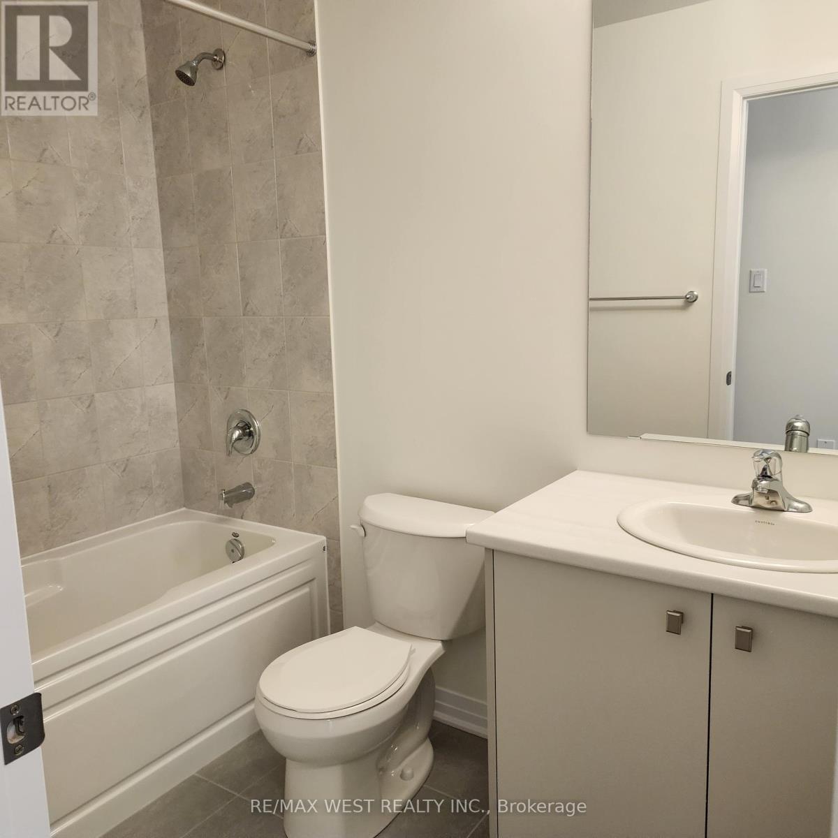 5 Pogie Drive, Welland, Ontario  L3B 0P2 - Photo 24 - X12409805