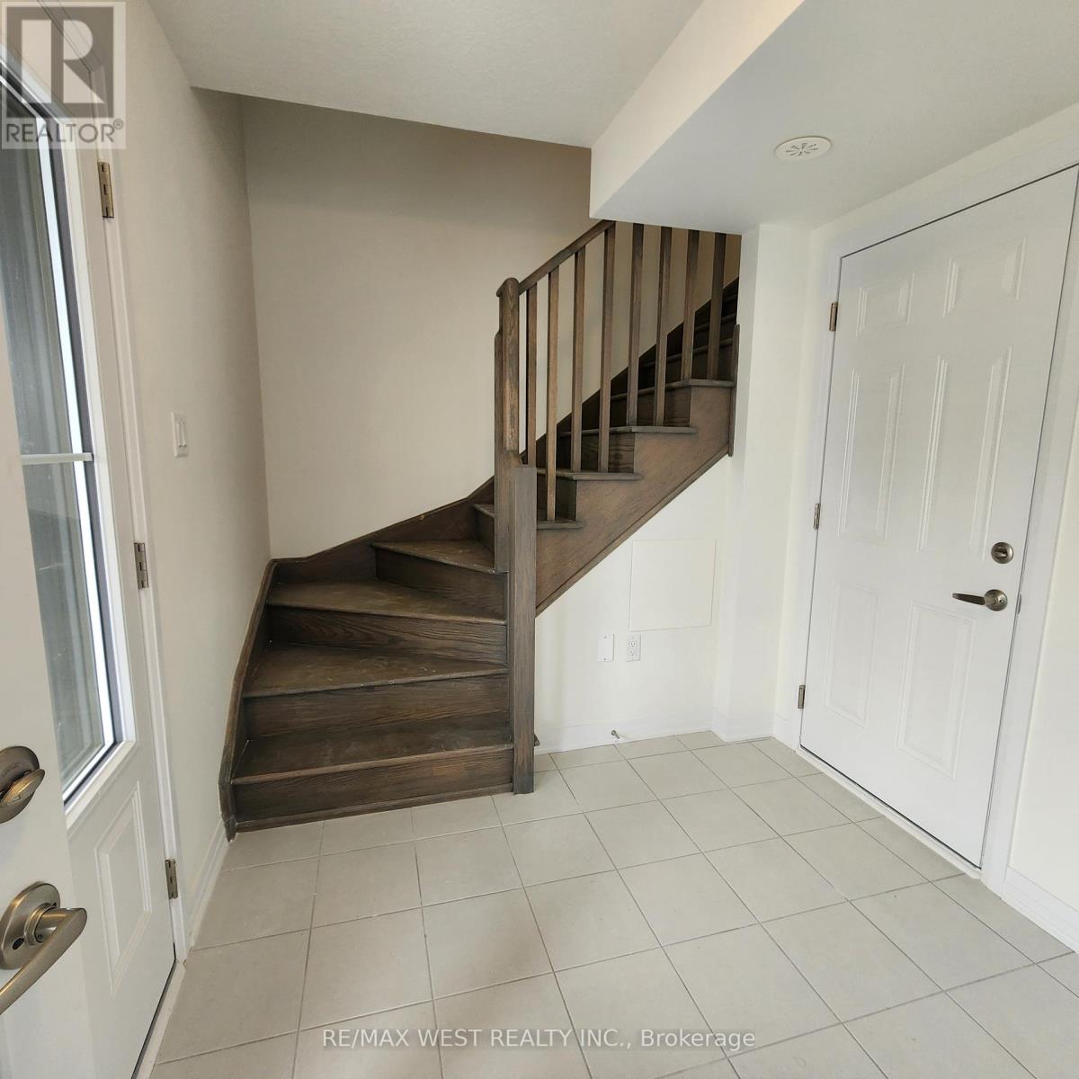 5 Pogie Drive, Welland, Ontario  L3B 0P2 - Photo 9 - X12409805